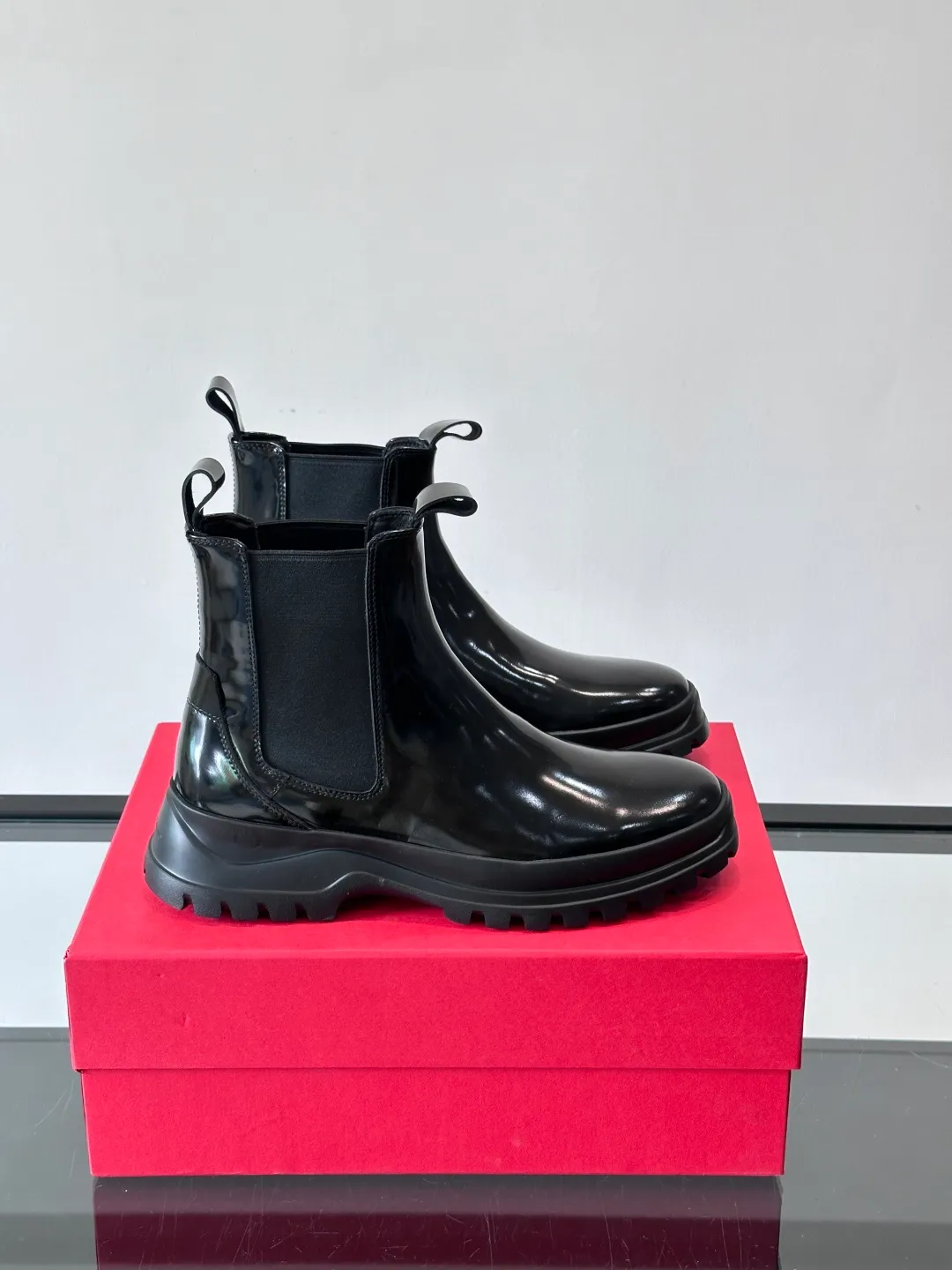 Men's men's shoes 💰960 FERRAGAMO Chelsea boots, super A Chelsea shoes equipped with thick outsole, minimalist design exudes modern charm. Imported leather surface, good texture, leather lining, easy to wear!  size: 39-44 (38.45.46 customized)